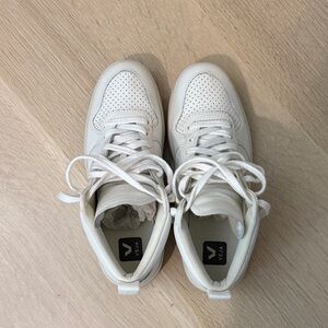 LIKE NEW Veja V-15 Mid Top Sneakers - Size 8 US / 39 EUR